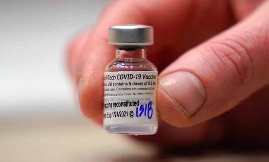 Thiếu nữ Italy bị tiêm nhầm 6 liều vaccine Covid-19