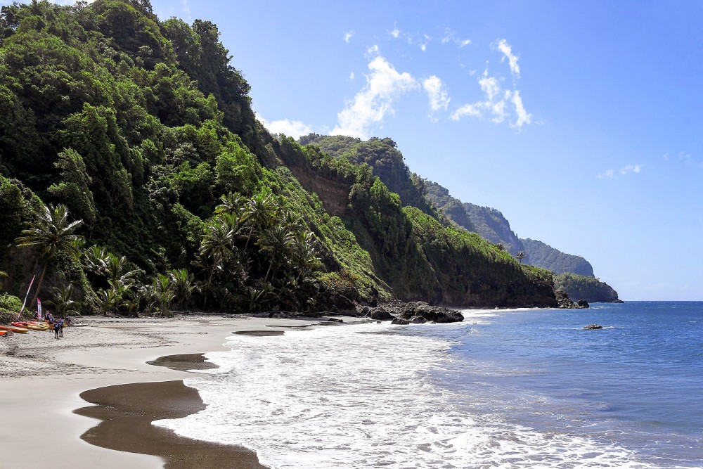Hiện tượng kỳ lạ, sau thời gian sống ở hòn đảo này người nào cũng cao thêm chút ít
