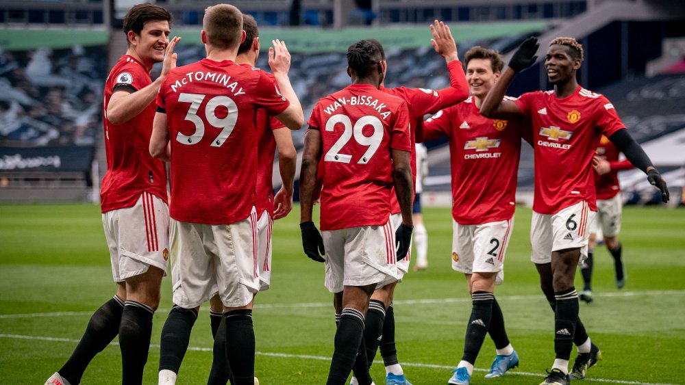 Chuyển nhượng cầu thủ Man Utd: Solskjaer muốn giữ Pogba nhưng lãnh đạo cân nhắc do lương cao; khao khát sở hữu Harry Kane