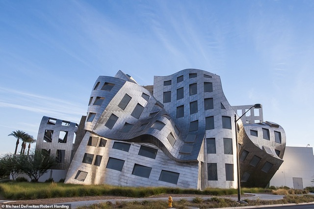 Trung tâm Sức khỏe Não bộ Lou Ruvo nằm ở Las Vegas, Nevada, Mỹ, mở cửa từ năm 2010.