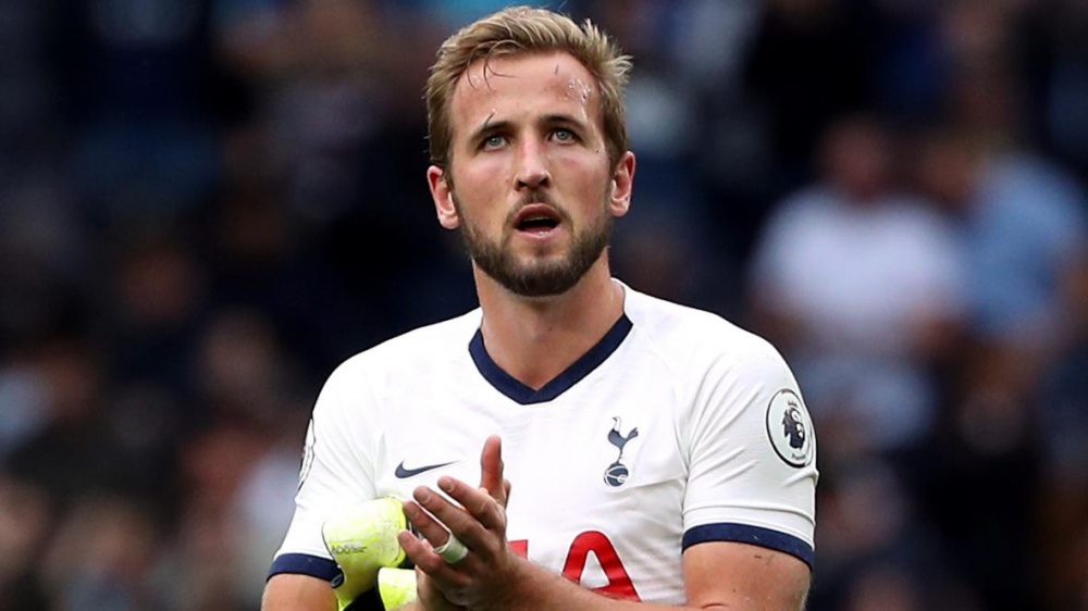 Chuyển nhượng cầu thủ: Benzema được gia hạn hợp đồng; Harry Kane yều cầu chuyển nhượng làm lãnh đạo Tottenham tức giận và Chelsea đua ký; Man City xem