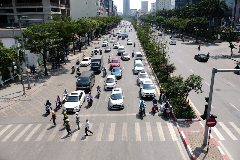 Dự báo thời tiết đêm nay và ngày mai (19-20/5): Đêm mưa dông vài nơi, ngày nắng nóng; vùng núi Trung Bộ nắng nóng gay gắt; Tây Nguyên, Nam Bộ mưa to