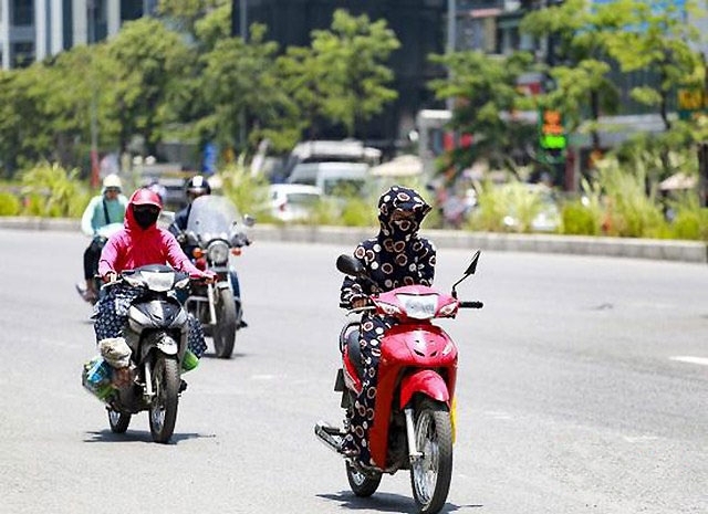 Dự báo thời tiết đêm nay và ngày mai (25-26/5): Chiều tối mưa dông vài nơi; Bắc Bộ, Bắc Trung Bộ ngày nắng; Nam Trung Bộ, Tây Nguyên, Nam Bộ mưa rất t