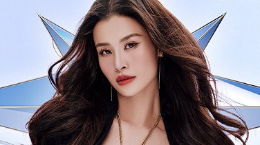 Ca sĩ Đông Nhi thể hiện ca khúc chủ đề Hoa hậu Hoàn vũ Việt Nam 2022