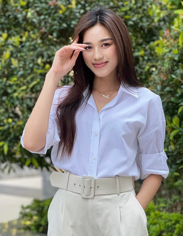 Thời trang lên giảng đường của Hoa hậu Đỗ Thị Hà