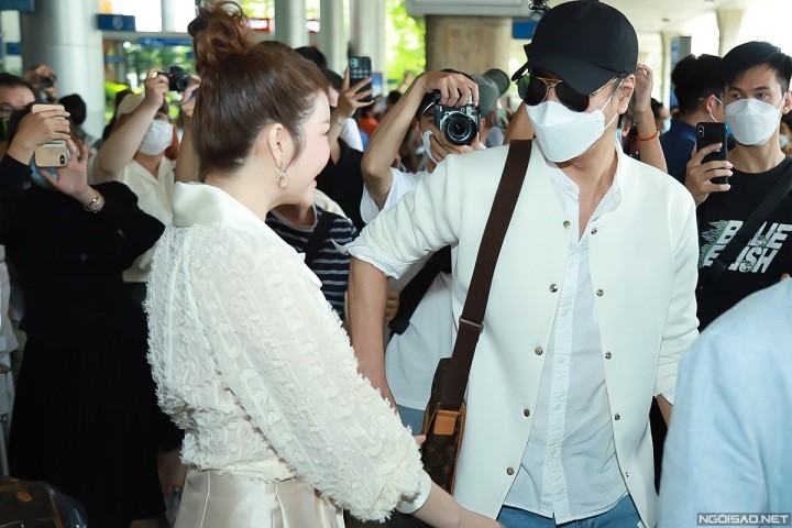 Ra mắt phim Kẻ thứ ba: Diễn viên Lý Nhã Kỳ đón đạo diễn và tài tử đến từ Hàn Quốc