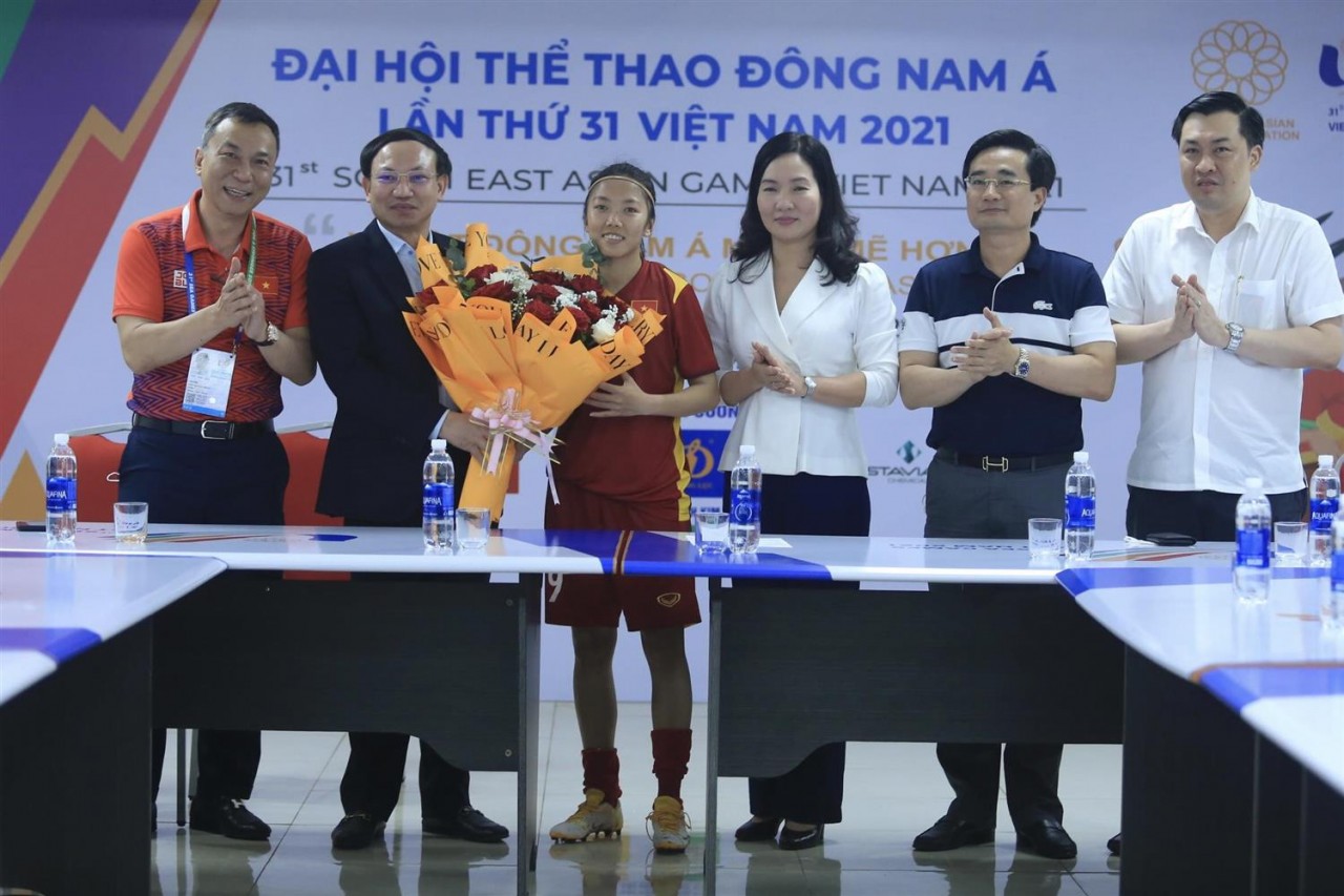 Đội tuyển nữ Việt Nam được VFF và tỉnh Quảng Ninh khen thưởng