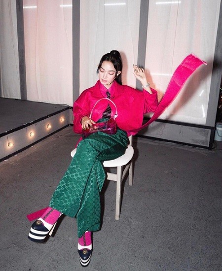 Sao Việt cập nhật 'hot trend' màu hồng cánh sen tôn da