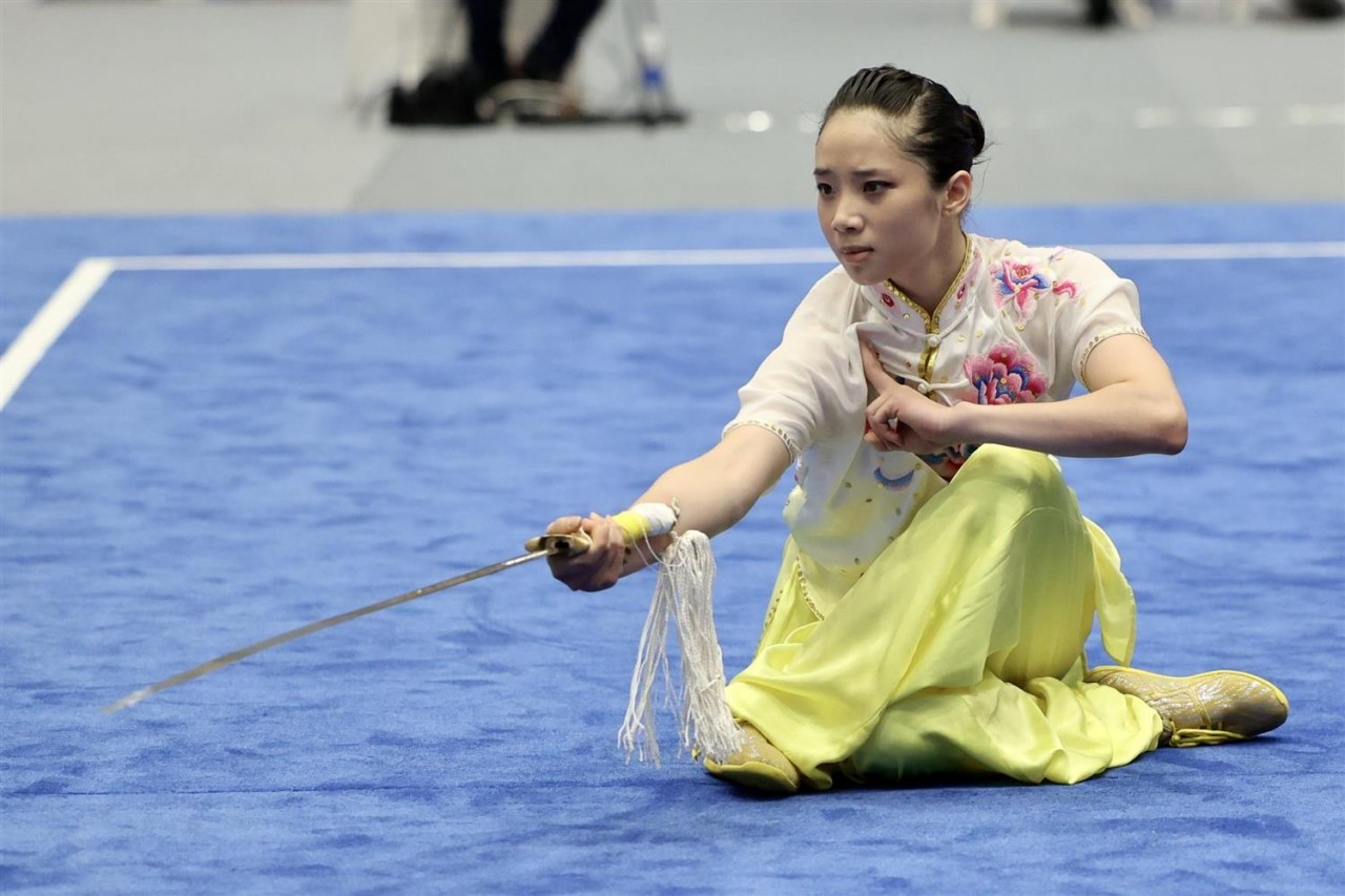 Dương Thúy Vi giành HCV kiếm thuật trong ngày thi đấu đầu tiên SEA Games 31. (Ảnh: Như Huy)