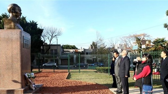 Tôn vinh Chủ tịch Hồ Chí Minh tại thủ đô Buenos Aires của Argentina