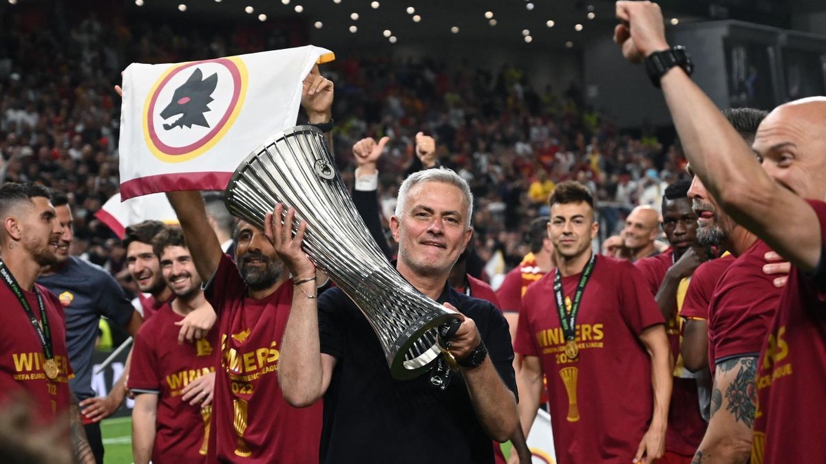 HLV Mourinho lập kỷ lục trong ngày cùng AS Roma vô địch Europa Conference League