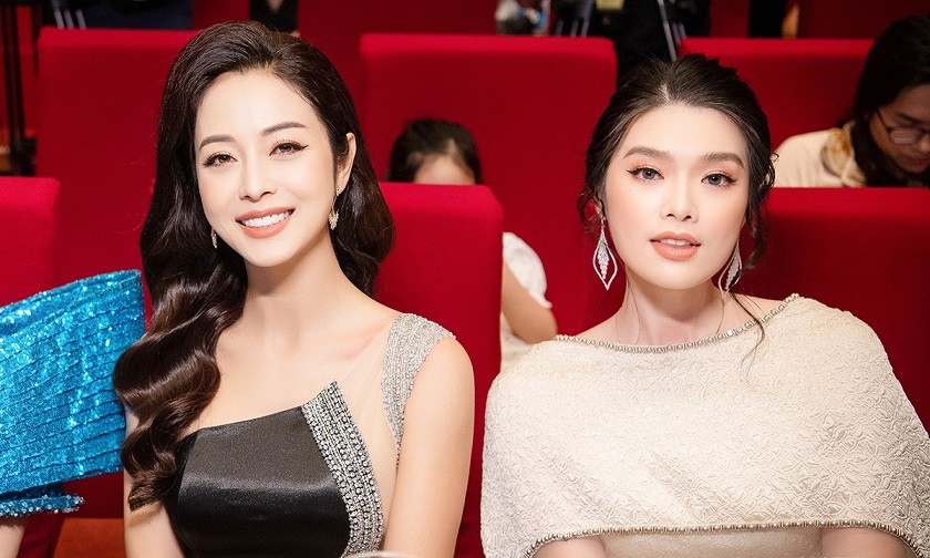 Giới nghệ sĩ xinh đẹp, tỏa sáng mừng SEA Games 31 thành công