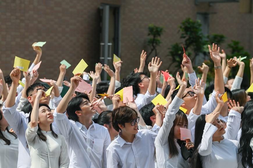 Những khoảnh khắc đáng nhớ tại lễ bế giảng cuối cùng của học trò 2004