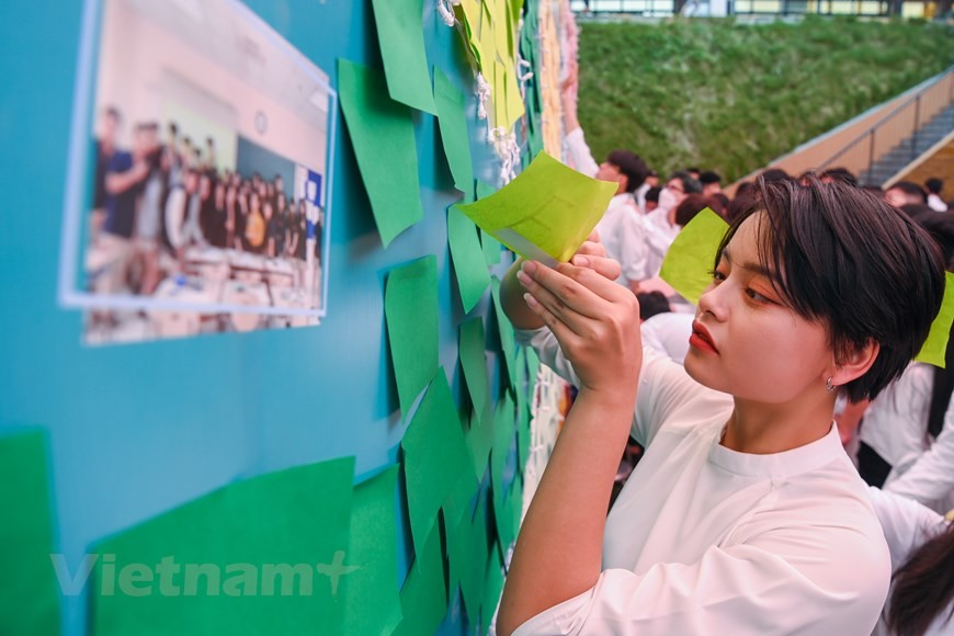 Những khoảnh khắc đáng nhớ tại lễ bế giảng cuối cùng của học trò 2004