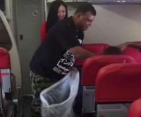 chim chui vao dong co khien may bay cua airasia phai doi huong