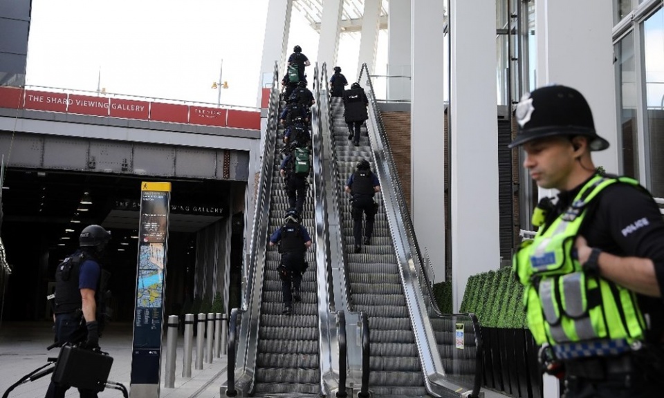 an ninh o london duoc that chat sau vu tan cong dam mau