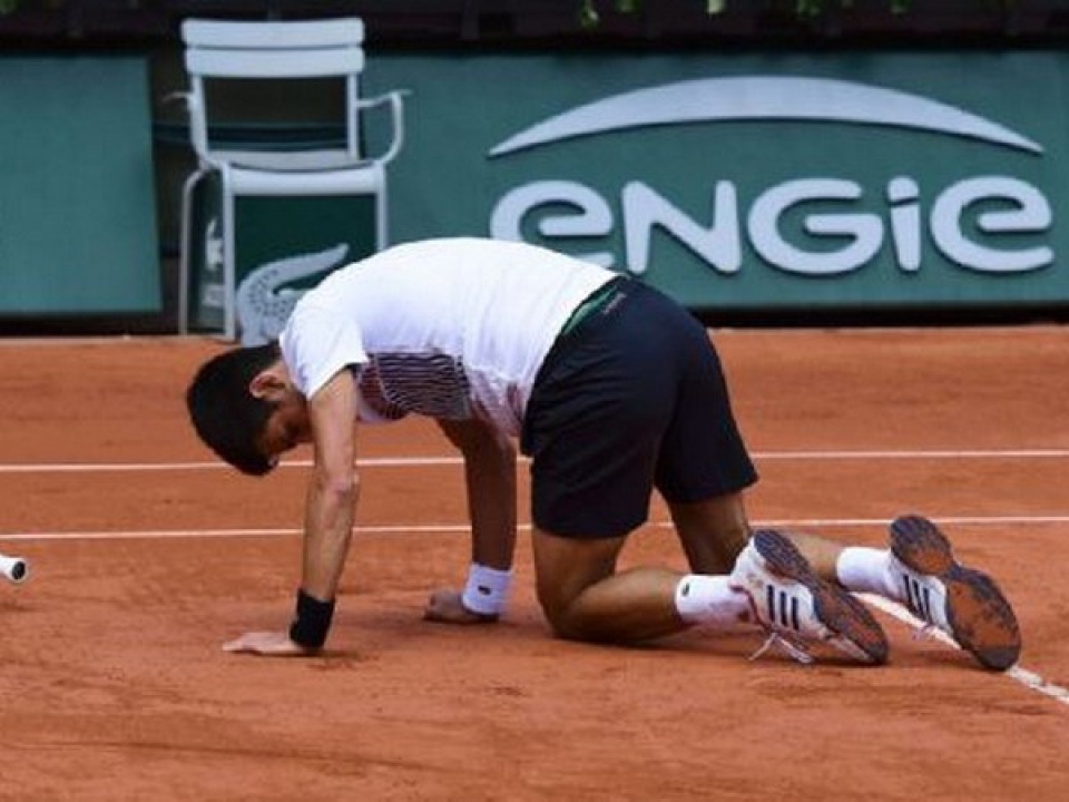 novak djokovic noi gi sau that bai cay dang o roland garros