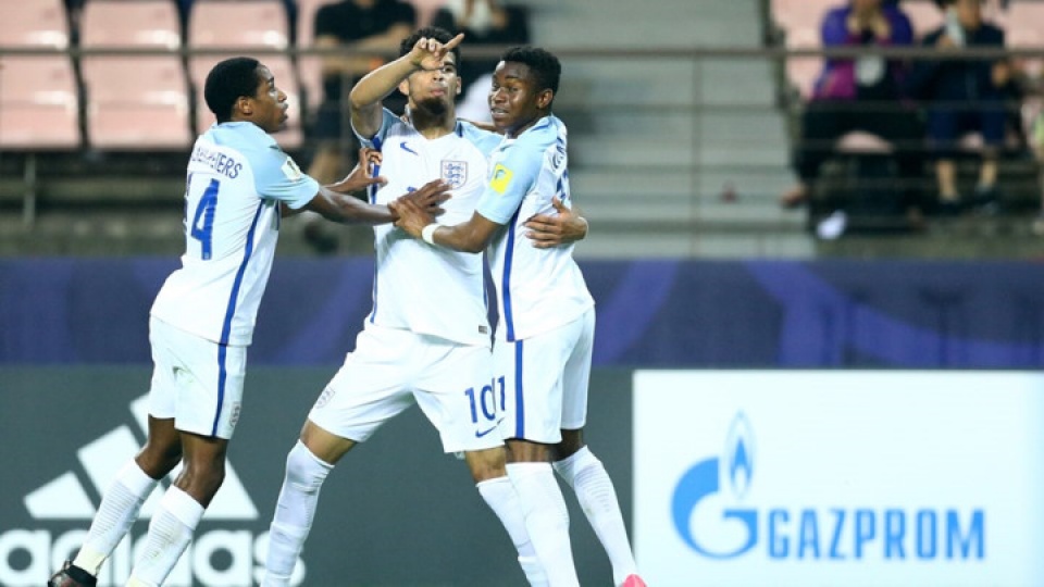 toan canh man nguoc dong ngoan muc cua u20 anh truoc u20 italy