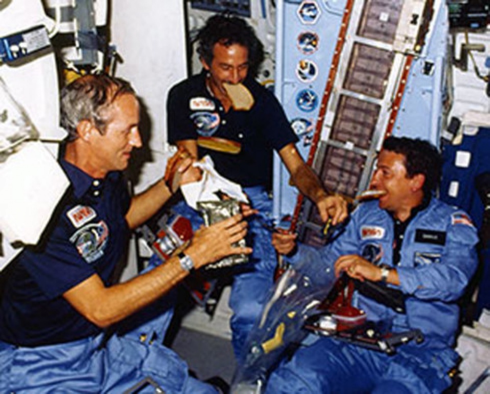 “Bật mí” kỹ thuật nướng bánh trên vũ trụ: Khó mấy cũng làm được bat mi ky thuat nuong banh tren vu tru kho may cung lam duoc