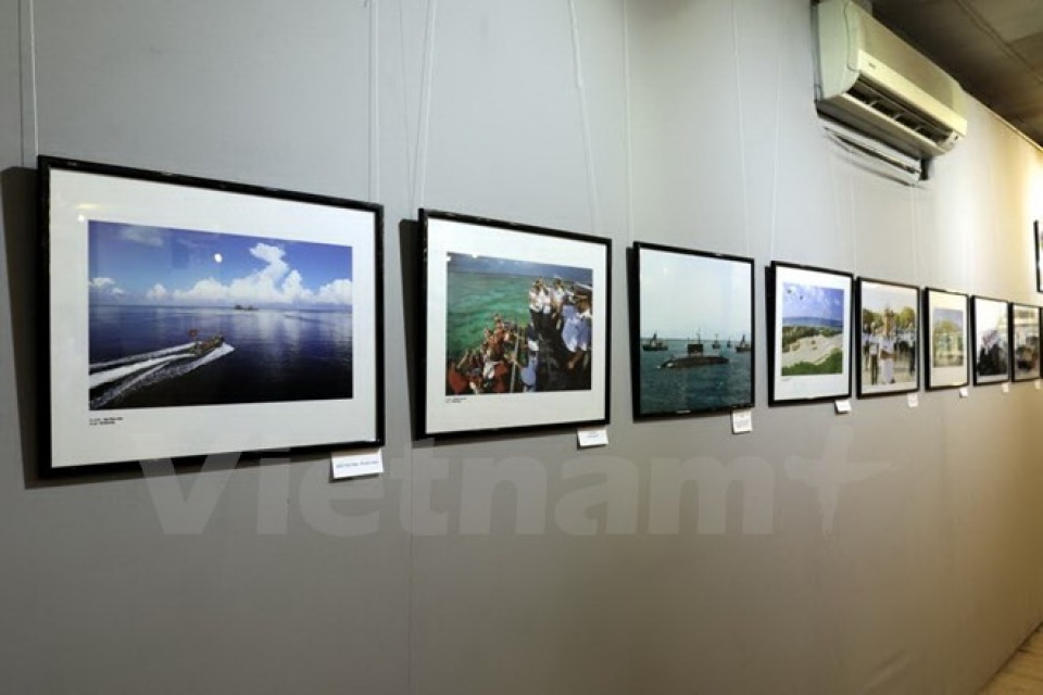 khai mac trien lam anh viet nam dat nuoc va con nguoi tai nga