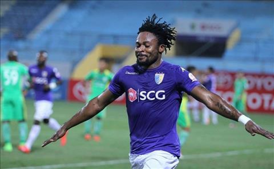 chan sut so 1 cua ha noi fc bi treo gio vi hanh vi bao luc