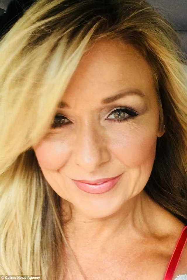 nguoi phu nu dung mascara chuot mi suot 25 nam va hau qua dang so