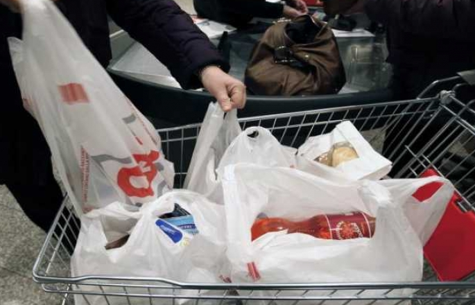 ILO kêu gọi hạn chế sử dụng các loại đồ nhựa dùng một lần