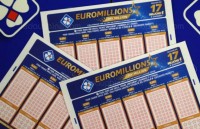 my vi sao chu nhan giai xo so doc dac 15 ty usd chua lo dien