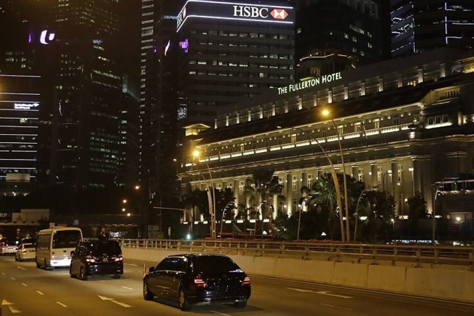 lanh dao trieu tien kim jong un chup anh selfie trong dem o singapore