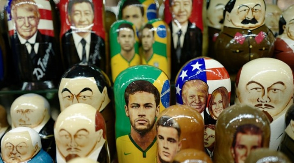 sao world cup ngo nghinh trong hinh hai bup be go matryoshka