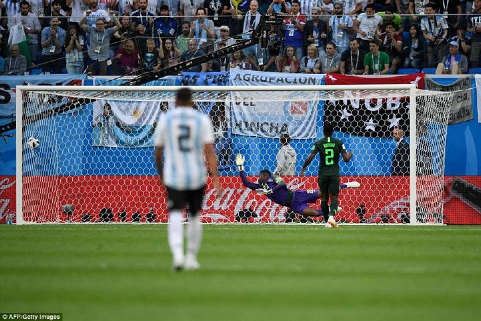 argentina 2 1 nigeria messi toa sang nhung rojo moi la nguoi hung