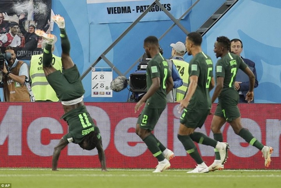 argentina 2 1 nigeria messi toa sang nhung rojo moi la nguoi hung