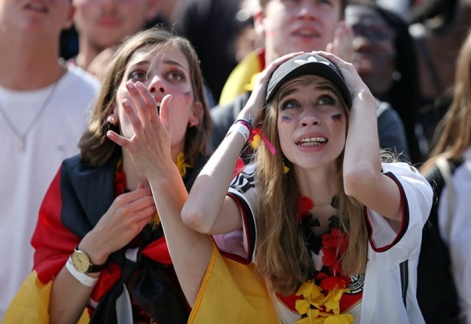 fan duc dam nuoc mat khi doi tuyen roi world cup trong tui ho