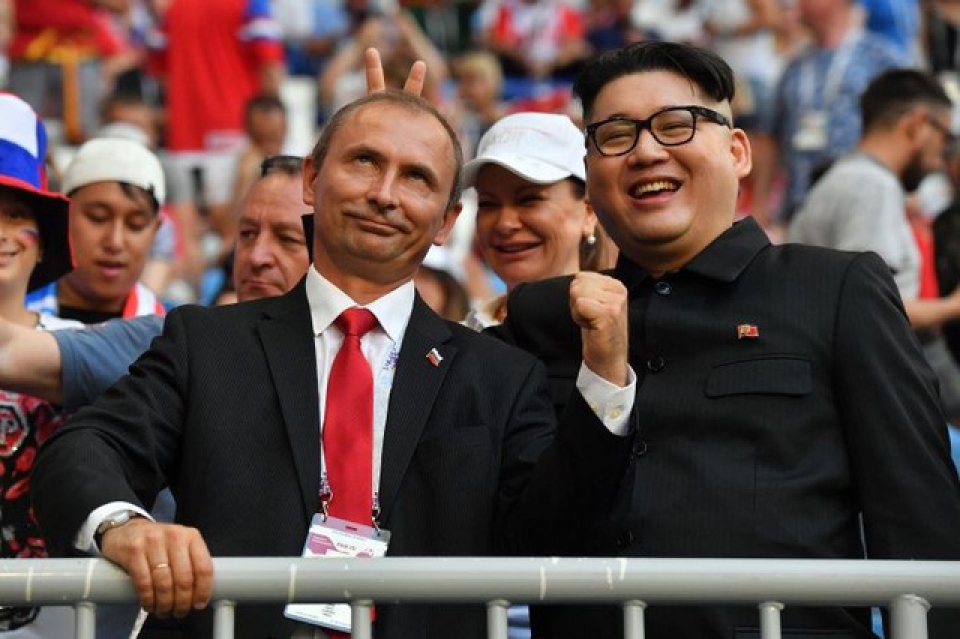 Bản sao Kim Jong-un - Putin “gây sốt” tại World Cup ban sao kim jong un putin gay sot tai world cup