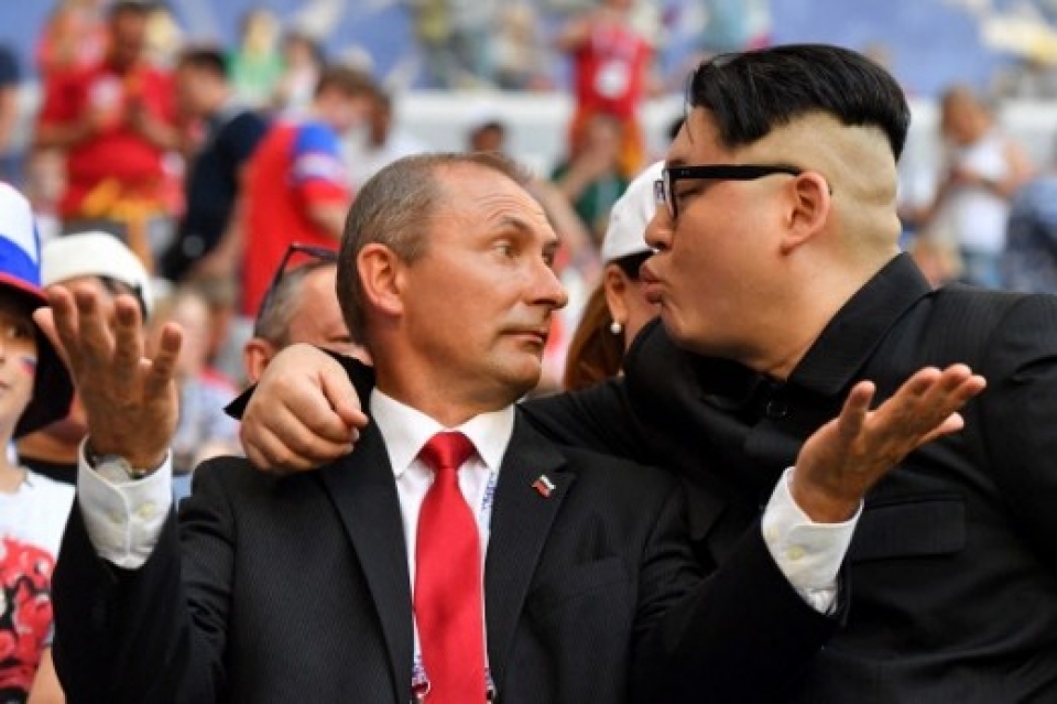 Bản sao Kim Jong-un - Putin “gây sốt” tại World Cup ban sao kim jong un putin gay sot tai world cup