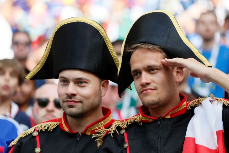 Trang phục "không đụng hàng" của các cổ động viên World Cup trang phuc khong dung hang cua cac co dong vien world cup