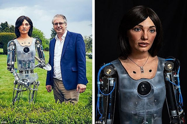 cuoc song la lung cua nghe si nguoi may dau tien tren the gioi