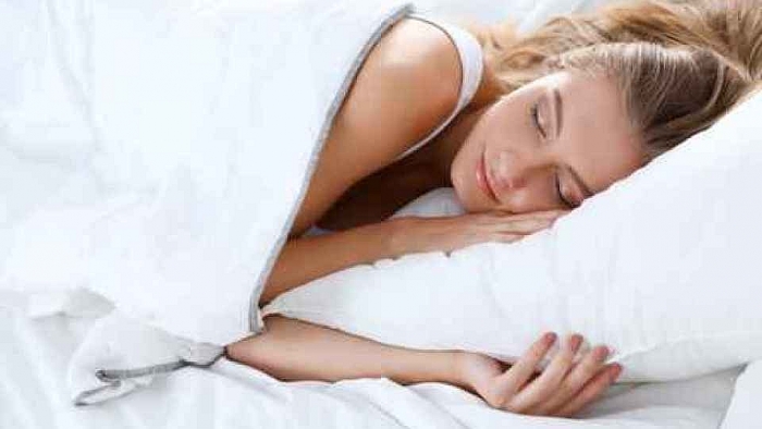 Để đèn sáng khi ngủ, phụ nữ dễ bị tăng cân de den sang khi ngu phu nu de bi tang can