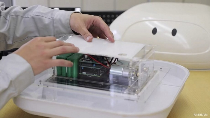 nhat ban ky su o to sang che robot vit lam viec tren ruong lua