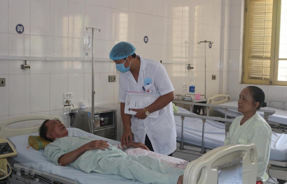 nang nong dac biet gay gat keo dai tre em va nguoi gia nhap vien tang