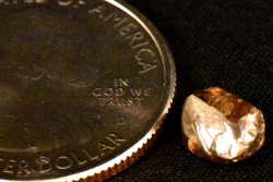 Tham quan công viên núi lửa, du khách nhặt được kim cương 2,23 cara