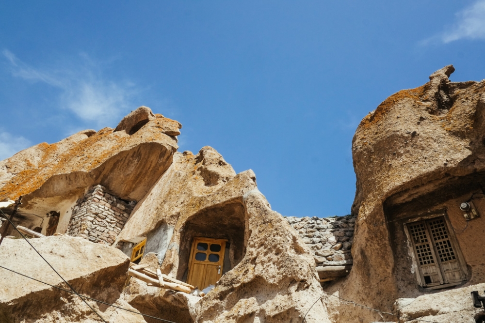 Kandovan nổi tiếng với những ngôi nhà trong núi đá với hình dạng như những tổ mối khổng lồ. Một số ngôi nhà ở đây đã ít nhất 700 năm tuổi và vẫn có người sinh sống trong đó. (Nguồn: Twitter)