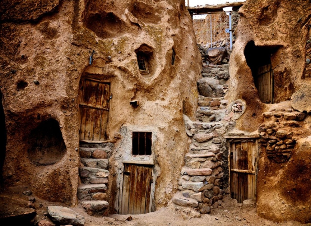 Chiêm ngưỡng những ngôi nhà kỳ lạ 700 năm tuổi trong núi đá tại một ngôi làng cổ của Iran