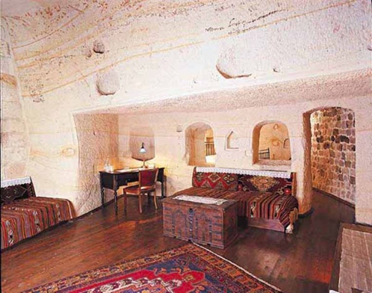 Chiêm ngưỡng những ngôi nhà kỳ lạ 700 năm tuổi trong núi đá tại một ngôi làng cổ của Iran