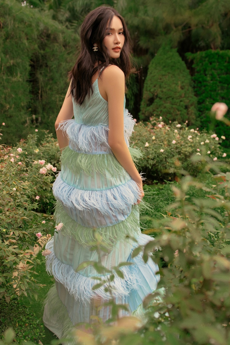 Ngắm Á hậu Phương Anh trong bộ ảnh đón sinh nhật tuổi 23, chuẩn bị thi