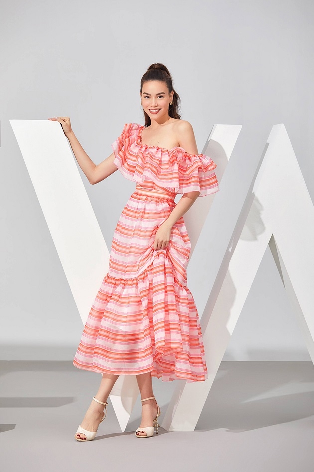 Cùng Hồ Ngọc Hà mặc đẹp mùa Hè với váy áo họa tiết hoa lá