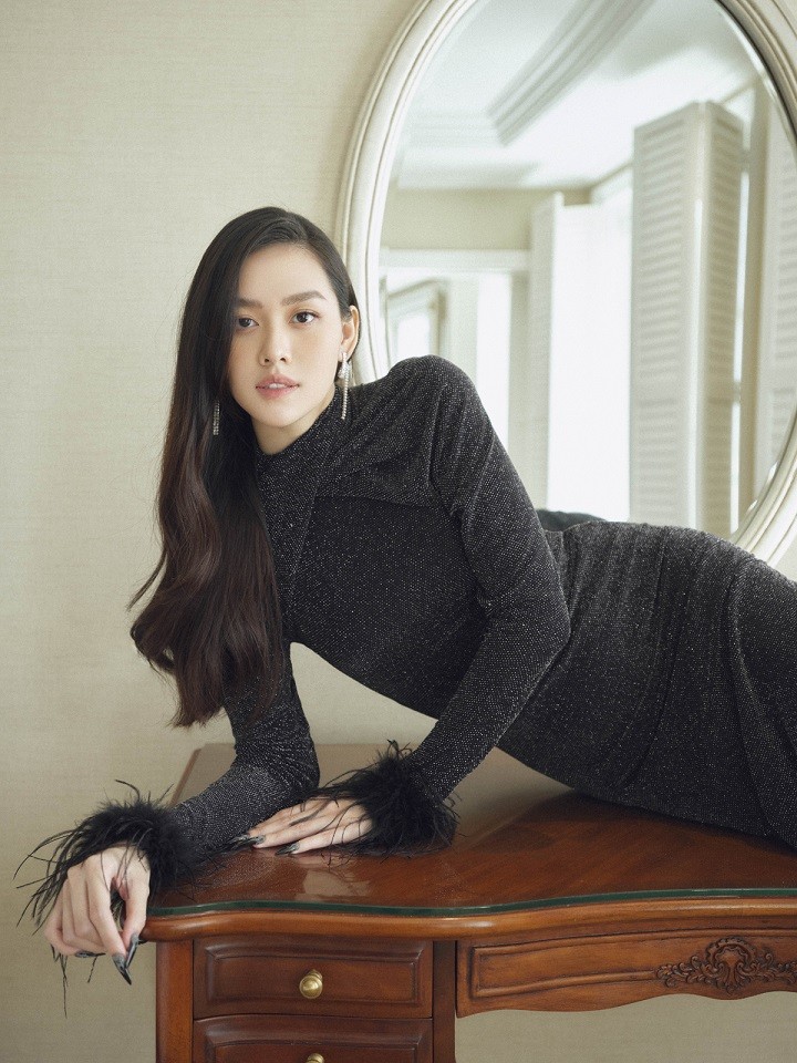 Á hậu Tường San gợi ý đầm dự tiệc mùa Hè