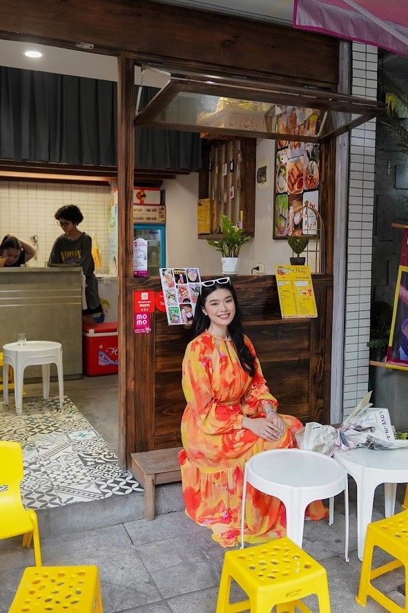 Hoa hậu Indonesia thích thú khám phá ẩm thực Hà Nội