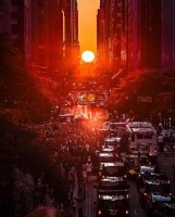 Mỹ: Ngắm cảnh hoàng hôn đặc biệt khi mặt trời nằm thẳng hàng với đường phố