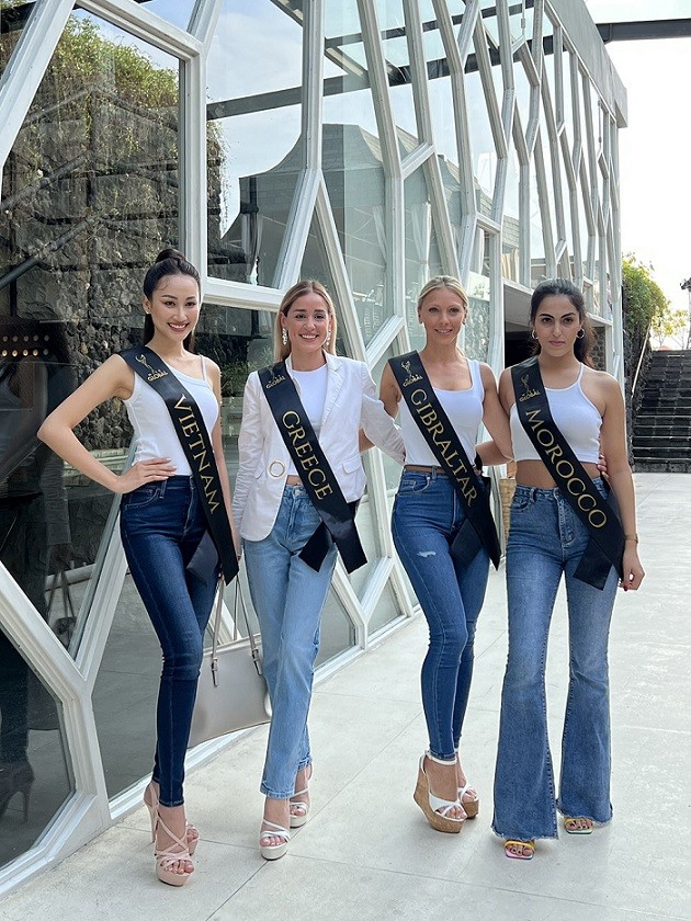 Lần đầu đi thi quốc tế, Đoàn Hồng Trang cho biết khá hồi hộp và lo lắng nhưng khi đến Bali, cảm giác đó nhanh chóng tan biến vì các thí sinh đều thân thiện, dễ mến. Người đẹp hạnh phúc khi được bạn bè quốc tế khen có vẻ đẹp hiền dịu, nhẹ nhàng nhưng vẫn hiện đại, tự tin và năng động.